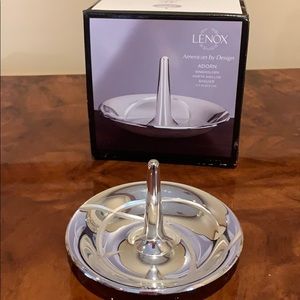 Lenox ring holder